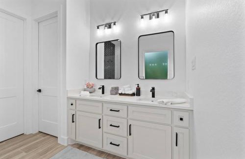 Walden on Lake Conroe Casa | New Listing Modern Lake Conroe Oasis