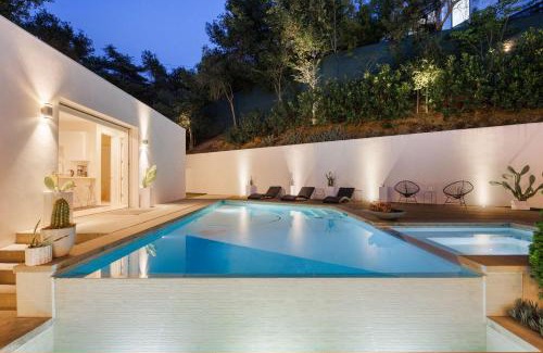 Sherman Oaks Casa | New Listing Mountainside Villa by Colby & Conrad