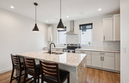 Iowa City Casa | NEW LISTING! New Modern Townhome with Rooftop Patio by RedAwning