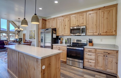 South Fork Casa | New Listing! Newly Constructed Mtn Cabin, EV Charger, Hot Tub, Garage