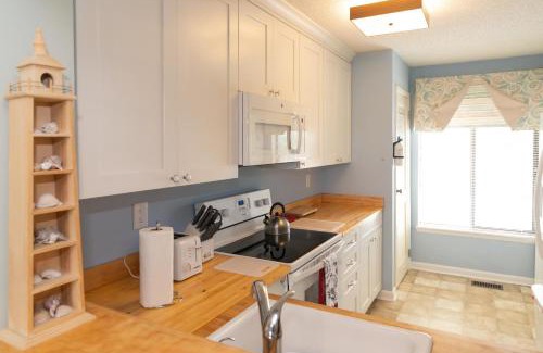 Beachwalk Casa | NEW LISTING Ocean Front 1 Bedroom - New Decks and Pool Access