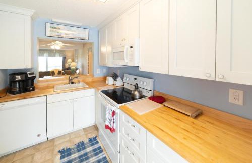 Beachwalk Casa | NEW LISTING Ocean Front 1 Bedroom - New Decks and Pool Access