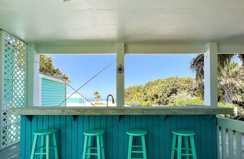 Jose's Hideaway Casa | NEW LISTING! OCEAN PARADISE! WOW! BEACHFRONT 4 bdrm, HEATED POOL, BAR, 2 CARTS