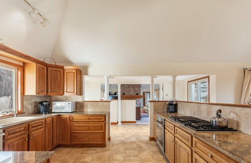 Prides Crossing Casa | NEW LISTING ON BEACH Private Coffin's Beach sleeps 14 - La Casa de la Playa