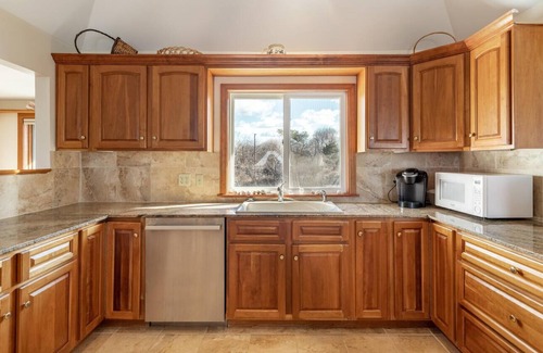 Prides Crossing Casa | NEW LISTING ON BEACH Private Coffin's Beach sleeps 14 - La Casa de la Playa