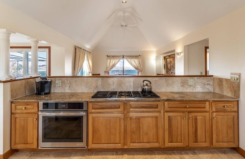 Prides Crossing Casa | NEW LISTING ON BEACH Private Coffin's Beach sleeps 14 - La Casa de la Playa