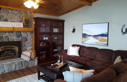 Lewiston Casa | New Listing on West Twin Lake - Bennington Pontoon Available to Rent