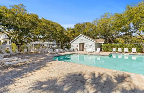 Pelican Bay Apartamento | New Listing! Pelican Bay 14 -Luxury Home at Beach!