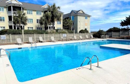 Isle of Palms Apartamento | New Listing! Port O' Call B103 - Oceanfront Oasis!