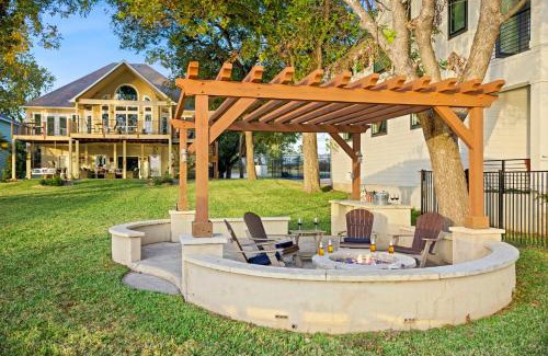 Kingsland Casa | New Listing - Promo Price Waterfront Huge Yard