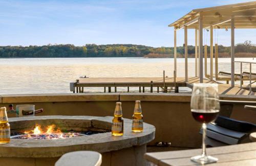 Kingsland Casa | New Listing - Promo Price Waterfront Huge Yard