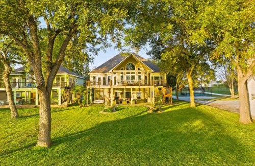 Kingsland Casa | New Listing - Promo Price Waterfront Huge Yard