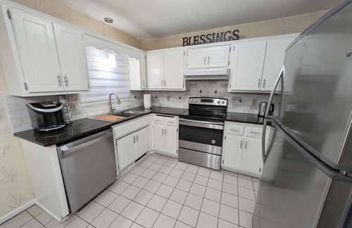 Northeast Minneapolis Casa | New Listing Promotion-Cozy&Spacious 4 BR/2BA house w/ Game Room in central Mpls