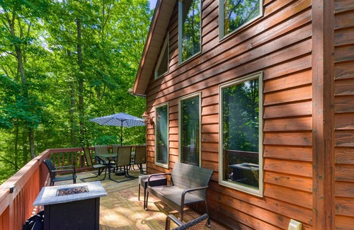 North Glade Hills Chalet De Esquí | ¡Tranquilo hogar comunitario con chimenea, jacuzzi, ping pong, futbolín y WiFi gratis!