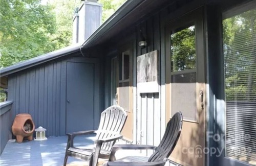 Connellys Springs Condominio | *NEW LISTING* Remote mountaintop condo 10 minutes from South Mountain State Park