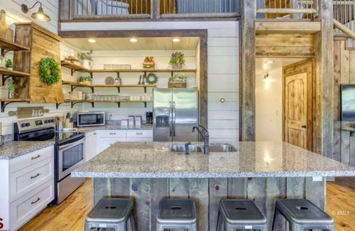 Zion National Park East Entrance Cabina | ✨New Listing✨ Red Rock Estate ~ 2 home combo🏡 Hot tubs💧 Near Zion Nat'l Park🏞