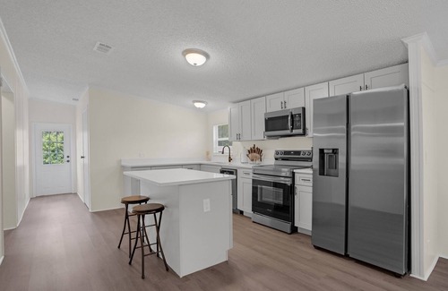 Groveland Cabaña | NEW LISTING! Relaxing 4BR Hideaway in Groveland by RedAwning