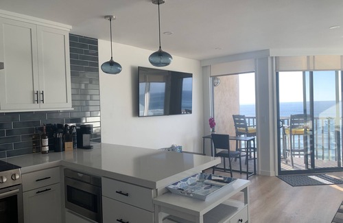 Solana Beach Condominio | NEW LISTING!! REMODELED!! Sea and Sand, Stunning Top Floor Oceanfront Condo