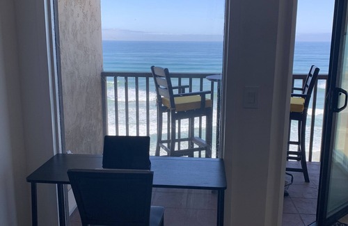 Solana Beach Condominio | NEW LISTING!! REMODELED!! Sea and Sand, Stunning Top Floor Oceanfront Condo