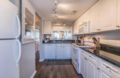 Oceanmarsh Subdivision Casa | NEW LISTING - Renovated Ocean Front Harbor Island Villa