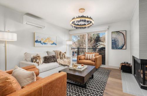 Downtown Apartamento | New Listing Renovated 2 BR w AC
