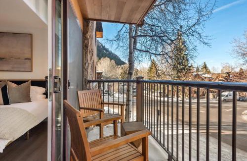 Downtown Apartamento | New Listing Renovated 2 BR w AC