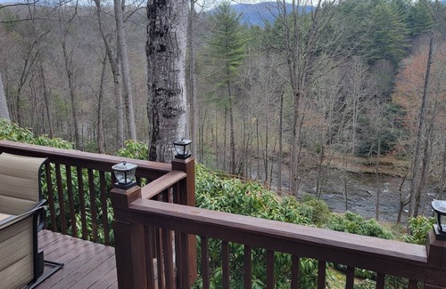 Newland Cabina | *NEW LISTING* River Front Cabin Near Linville Falls/Winery Sleeps 16