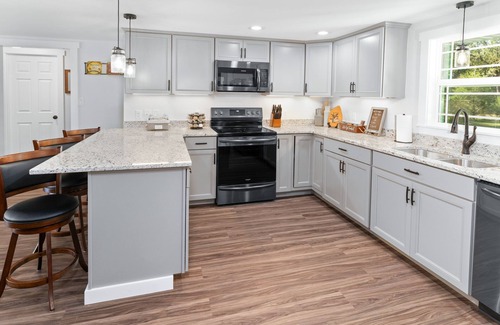 Lakeview Casa | NEW LISTING- Riverfront / Unique / Perfect location/ Private