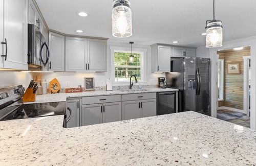 Lakeview Casa | NEW LISTING- Riverfront / Unique / Perfect location/ Private