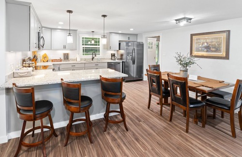 Lakeview Casa | NEW LISTING- Riverfront / Unique / Perfect location/ Private