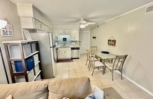 North Forest Beach Apartamento | New Listing Sands Villa Steps to the Beach Flip-Flop Getaways
