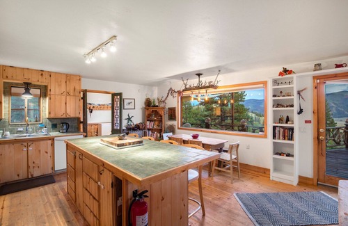Creede Casa | New Listing! Secluded Mountain Retreat - Hot Tub - 15 Mins to Creede