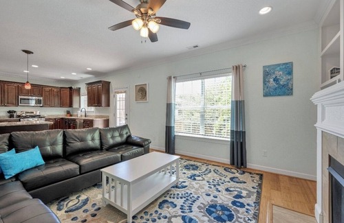 Willoughby Spit Casa | New listing! Sleeps 10, short walk to the beach!