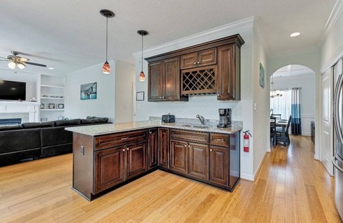 Willoughby Spit Casa | New listing! Sleeps 10, short walk to the beach!