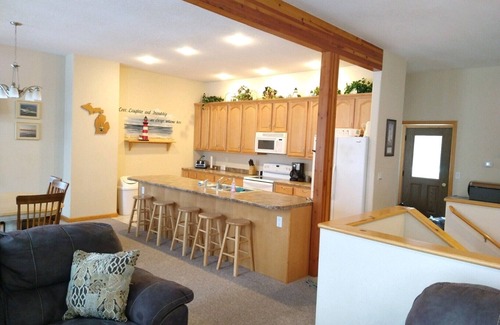 Silver Lake Cabaña | New Listing! Sleeps 15+. Spacious Cottage close to Silver Lake