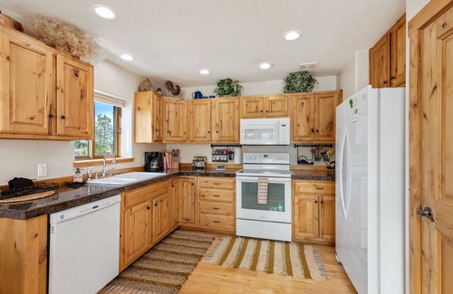 Elk Meadows Casa | New Listing! Sneffels Retreat - Tranquil Getaway - Direct Views of Sneffels!