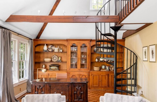 South of Broad Casa | NEW LISTING: South of Broad, Circa 1830 Getaway