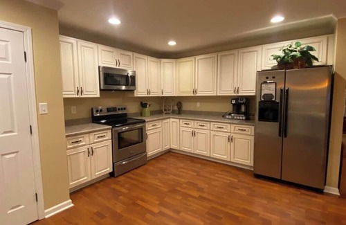 Anderson Casa | NEW LISTING Spacious 5-bedroom lakefront house in Anderson, 13 miles to Clemson