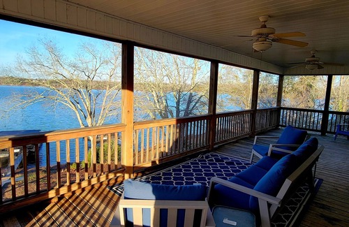 Anderson Casa | NEW LISTING Spacious 5-bedroom lakefront house in Anderson, 13 miles to Clemson