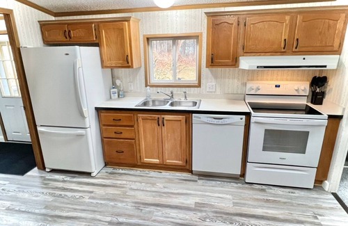 Caseville Casa | New Listing! Spacious Remodeled home w/ Fire pit only 3 minutes to the Beach!
