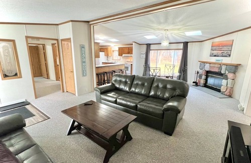 Caseville Casa | New Listing! Spacious Remodeled home w/ Fire pit only 3 minutes to the Beach!