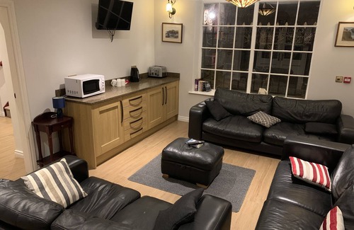 Ballymoney Apartamento | *NEW LISTING* Stay in a refurbished Victorian Era Courtyard!