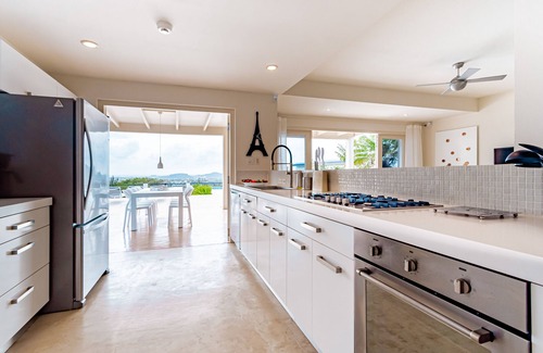 Santa Cruz Casa | *NEW Listing* STUNNING Scenic Views & Horizon Pool
