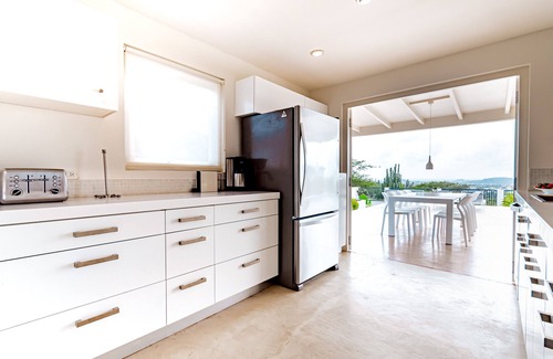 Santa Cruz Casa | *NEW Listing* STUNNING Scenic Views & Horizon Pool