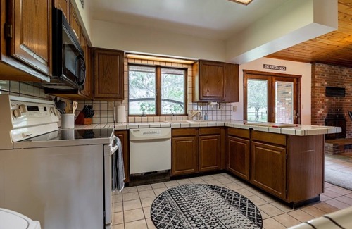 Cody Casa | New listing - Three bedroom home between Cody and the East Gate to Yellowstone