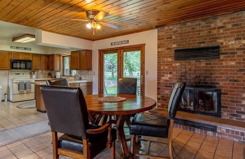 Cody Casa | New listing - Three bedroom home between Cody and the East Gate to Yellowstone