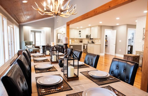 Dahlonega Cabina | New Listing! Three Chimney Lodge-Hot Tub/Game Room/Fire Pit/4 Bed!