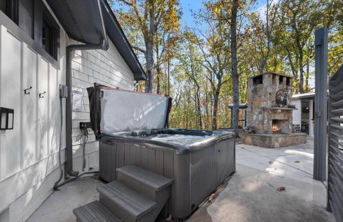 Dahlonega Casa | New Listing! Three Chimney Lodge - 4 Bed, Hot Tub