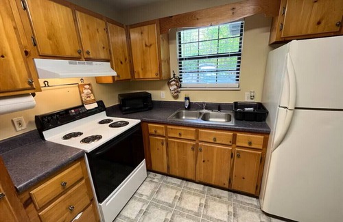 Seymour Cabina | NEW LISTING! TRANQUIL TWIN CABINS 2BR/1BA-EACH! PERFECT SMOKY MOUNTAIN RETREAT!