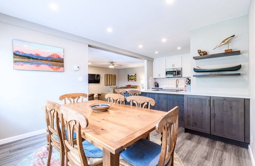 Four O'Clock Condominio | New Listing! Updated Condo; Walk to town, Slopes or Hiking